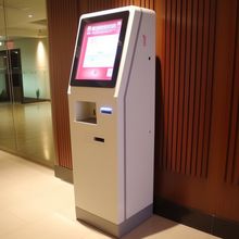 comprar Auto-comprobación terminal del hotel de la máquina del soporte del piso del quiosco del pago de la orden en efectivo del quiosco online manufacture